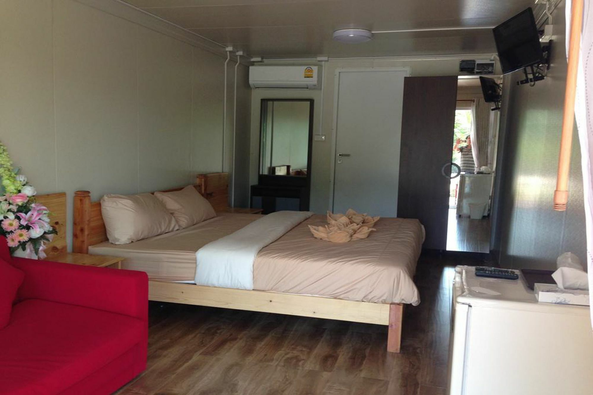 Отель Check In And Chill Out Ban Laem Sok Экстерьер фото