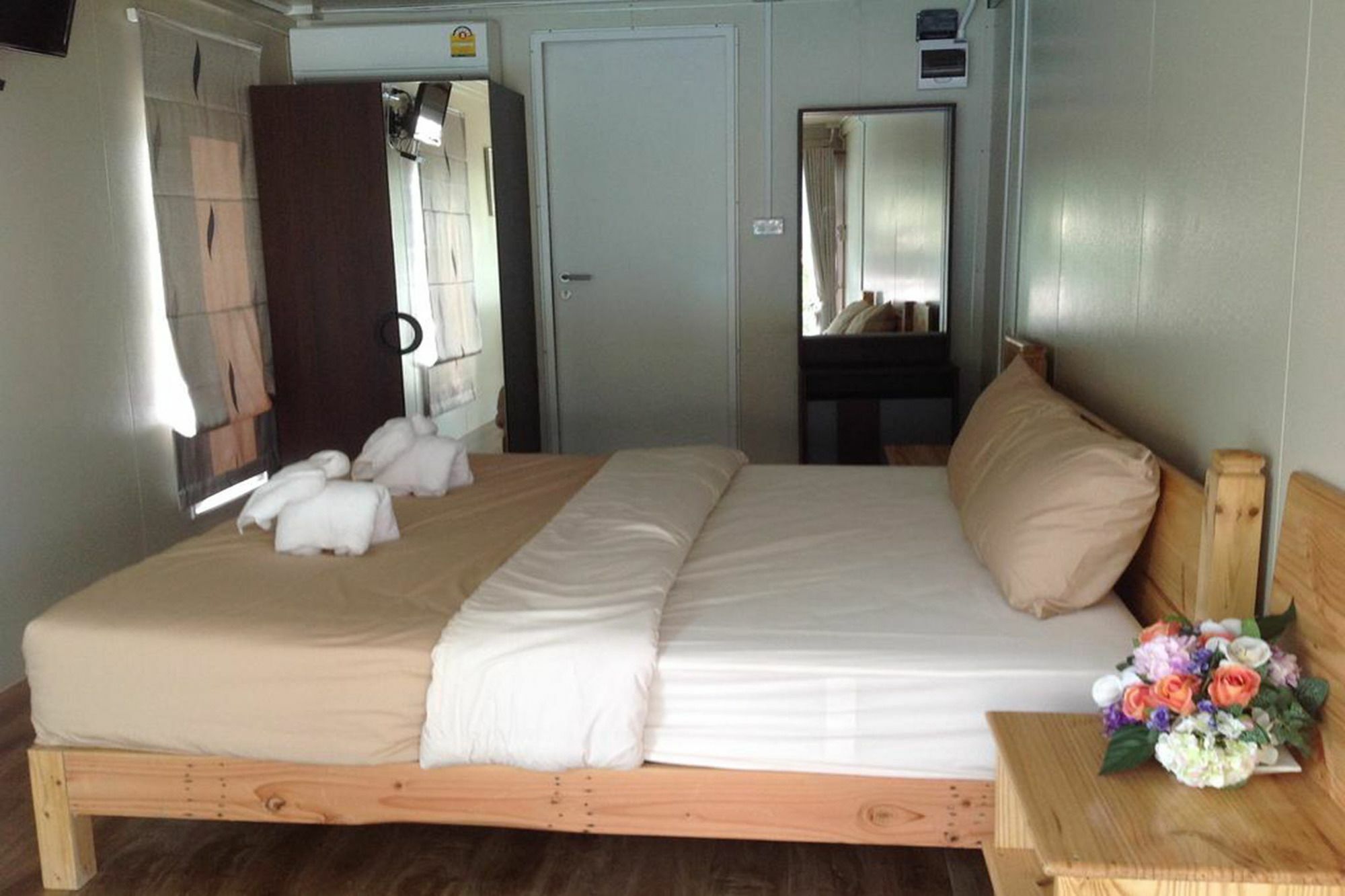 Отель Check In And Chill Out Ban Laem Sok Экстерьер фото