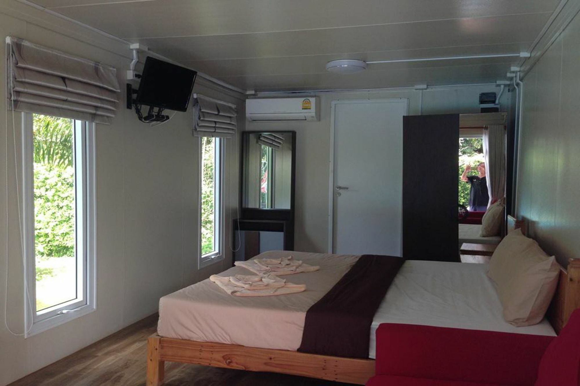 Отель Check In And Chill Out Ban Laem Sok Экстерьер фото