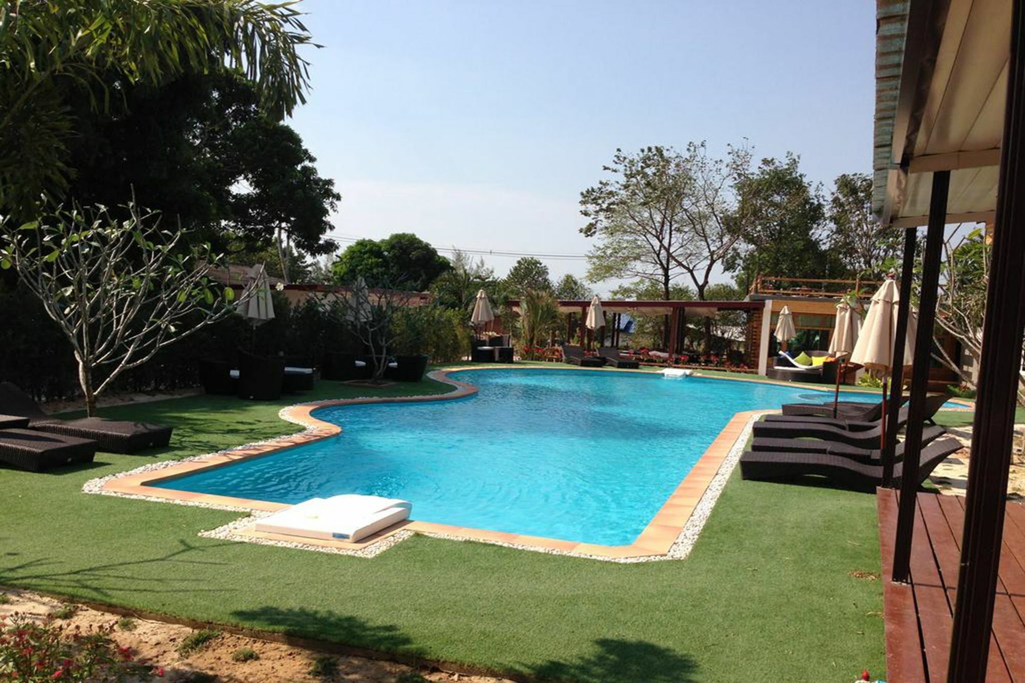 Отель Check In And Chill Out Ban Laem Sok Экстерьер фото