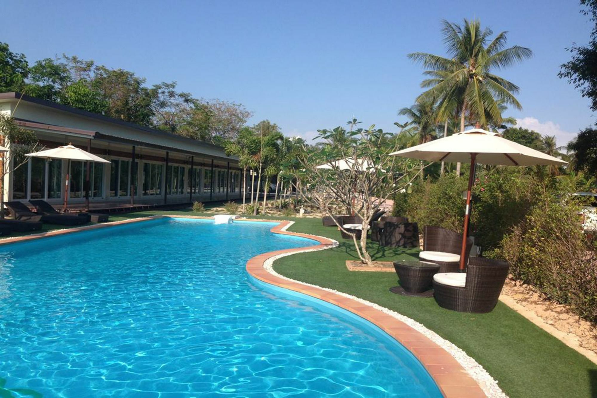 Отель Check In And Chill Out Ban Laem Sok Экстерьер фото